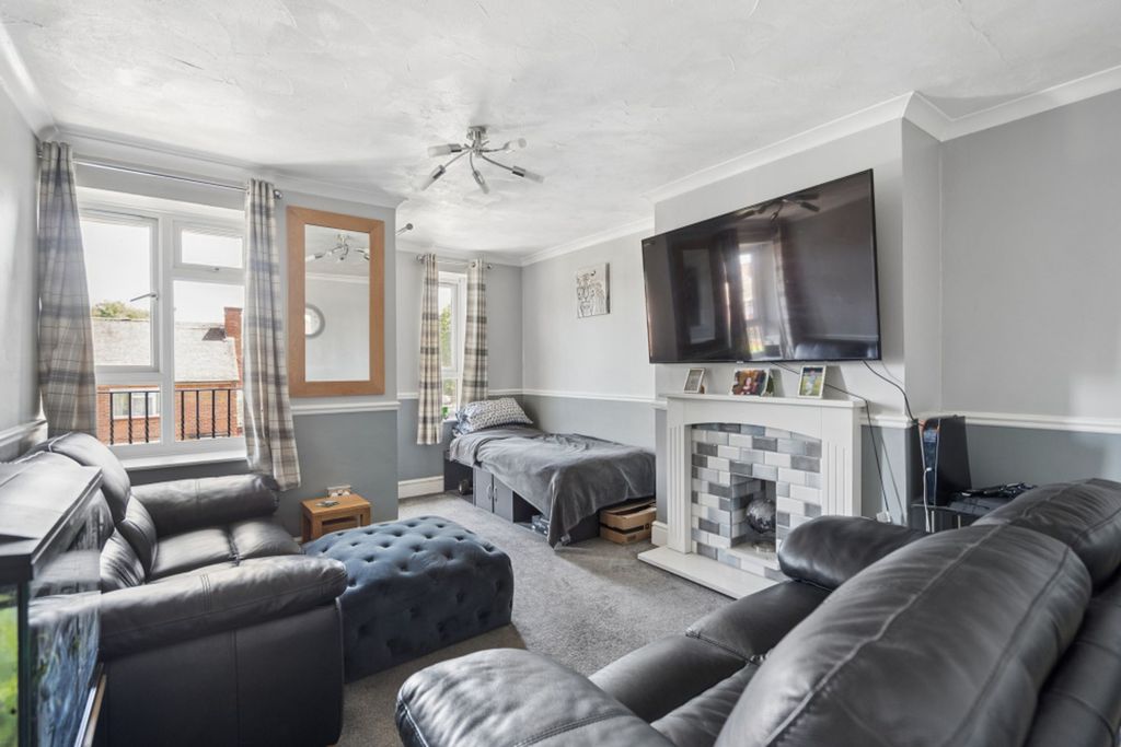 Property photo 2 of 16