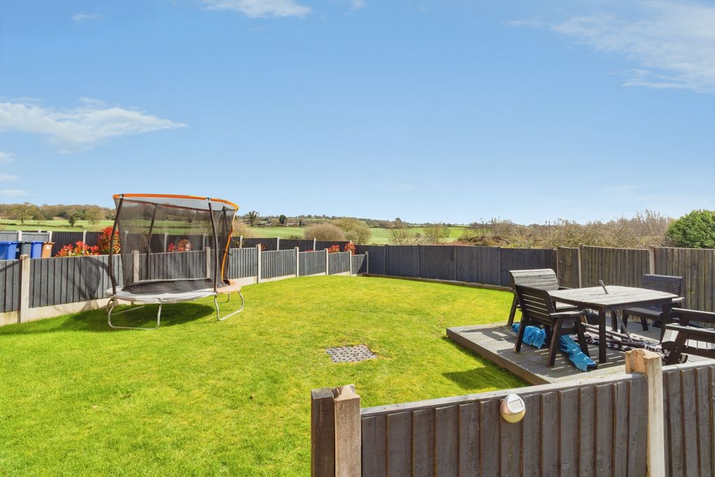 Property photo 2 of 15 Front Garden