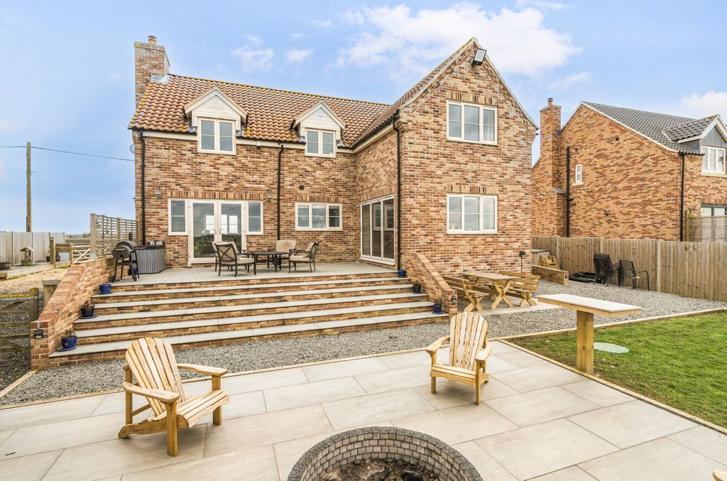 Property photo 2 of 23