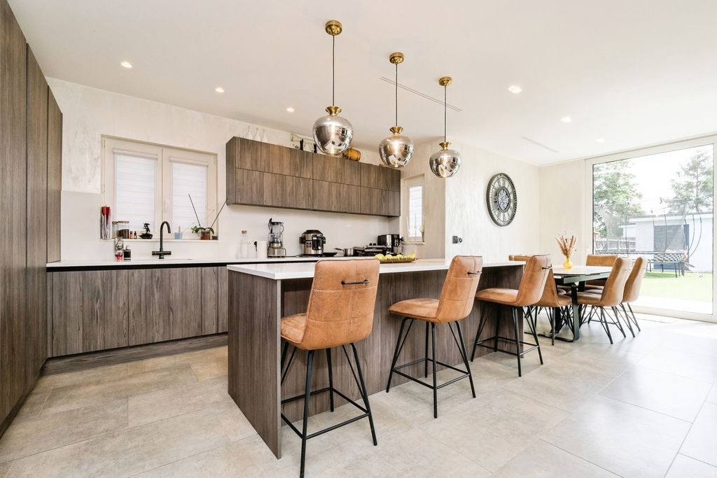 Property photo 2 of 36 Pbox-Img.Jpg