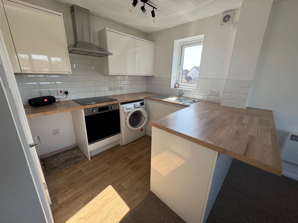 Property photo 3 of 9 Photo 2