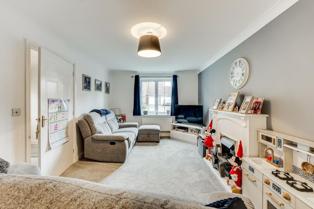 Property photo 2 of 28 20 Bluebell Close, Corby-15.Jpg