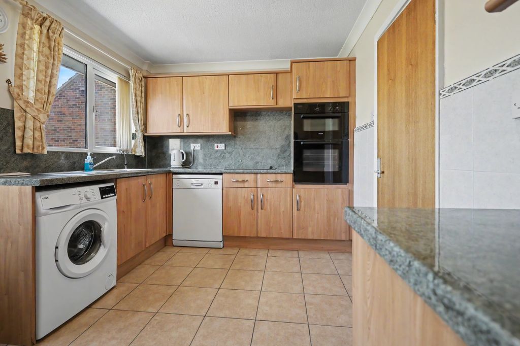 Property photo 3 of 16 5267036