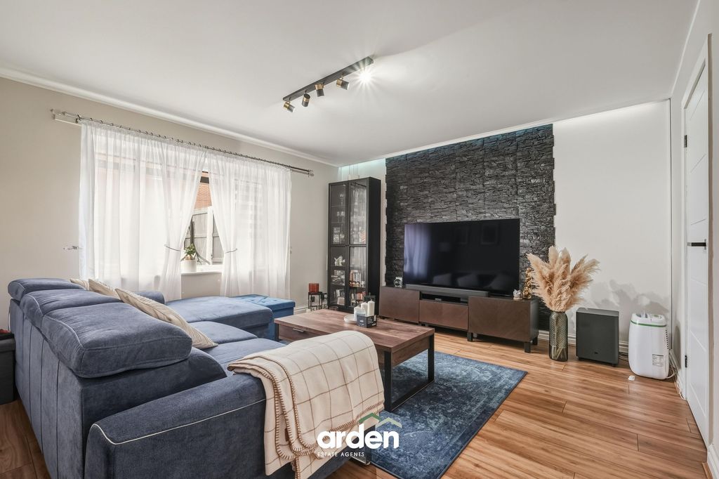 Property photo 3 of 13