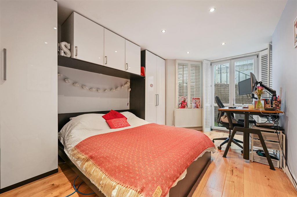 Property photo 3 of 8 Elsham Road - Bedroomb3 (1).Jpg