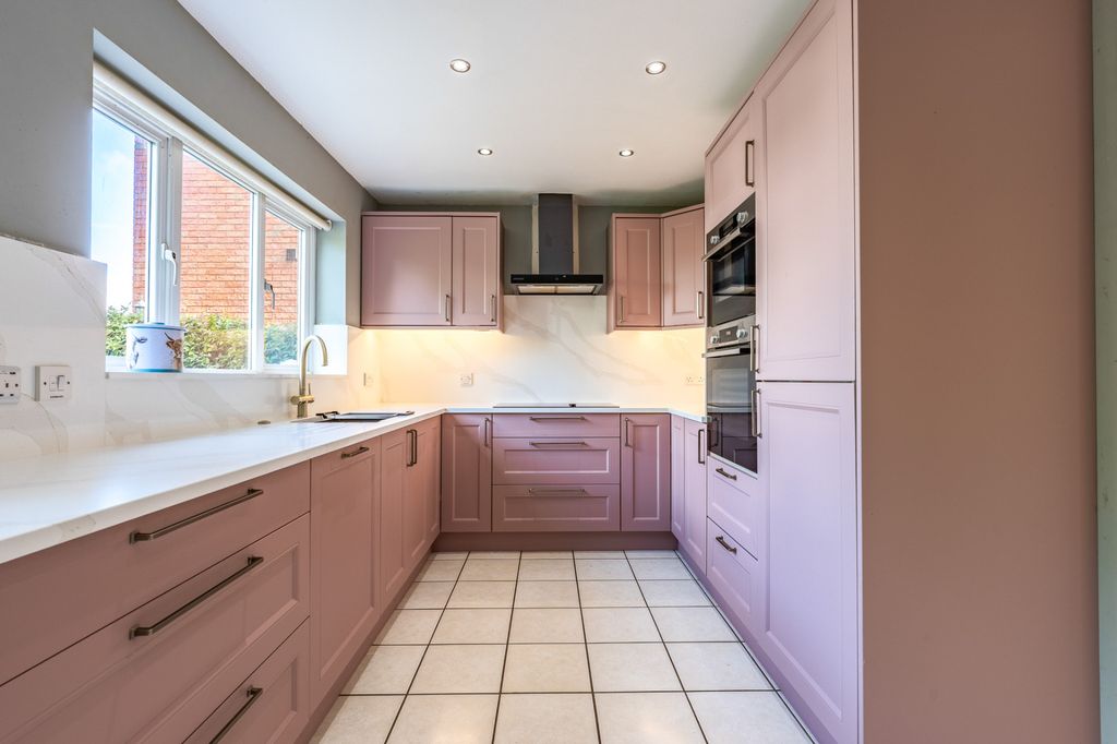 Property photo 2 of 39