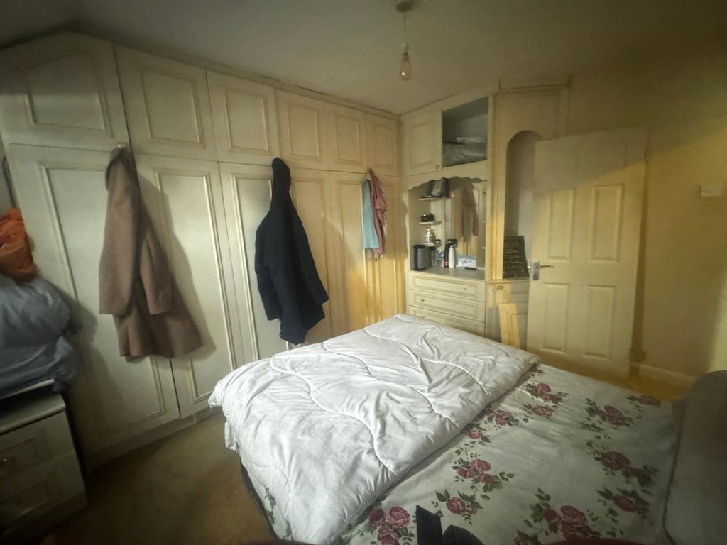 Property photo 3 of 5 Bedroom