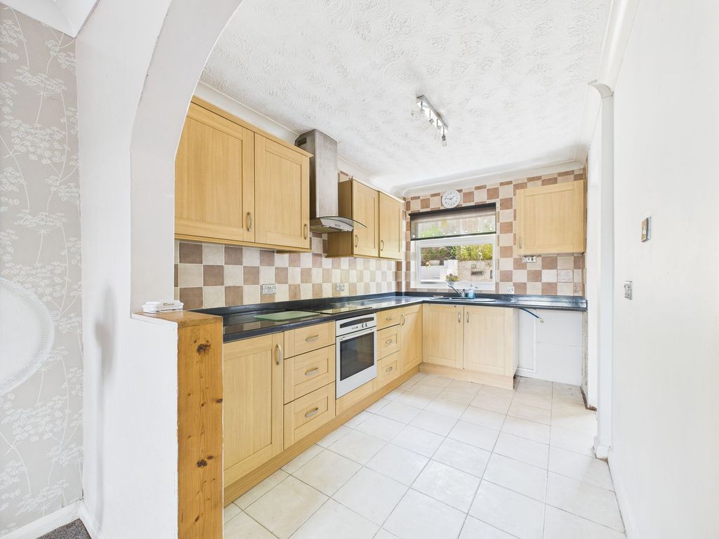 Property photo 3 of 12 Kitchen