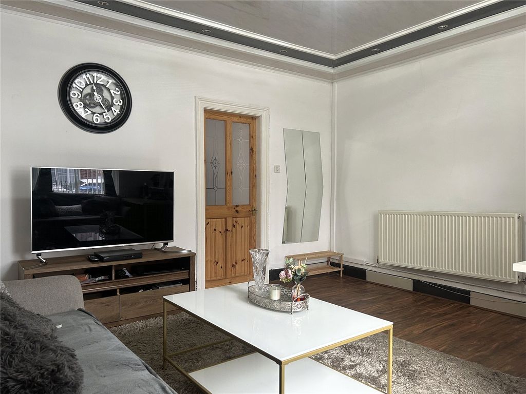 Property photo 2 of 12 Lounge