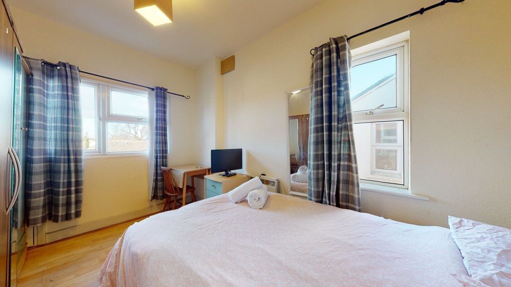 Property photo 1 of 5 Bedroom