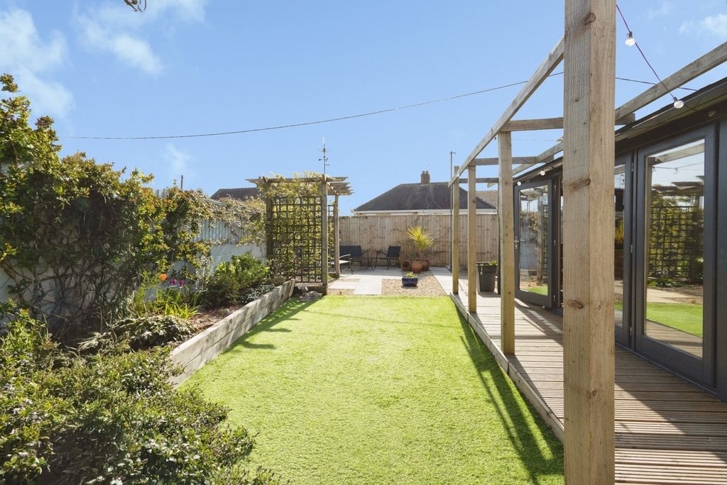 Property photo 3 of 26 Pbox-Img.Jpg