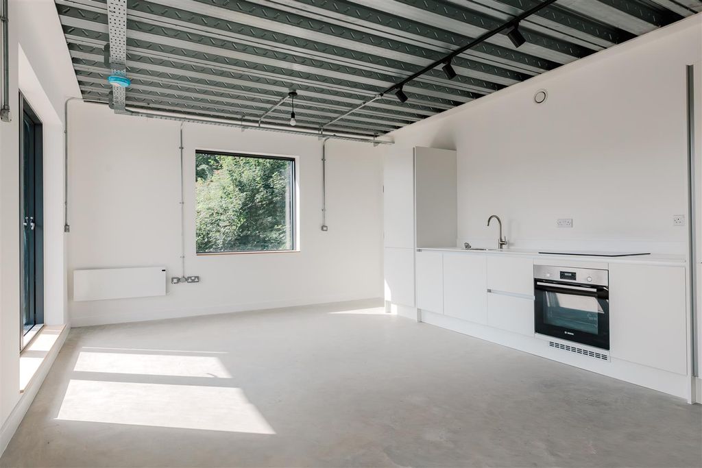 Property photo 2 of 8 Lwp12917.Jpg