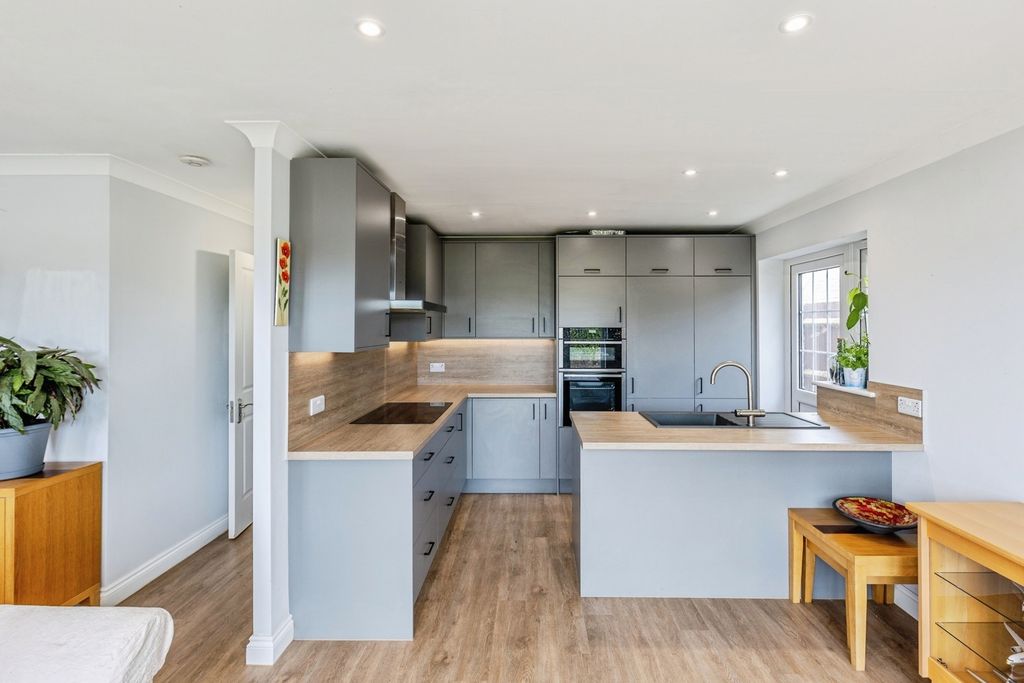 Property photo 3 of 17 Pbox-Img.Jpg