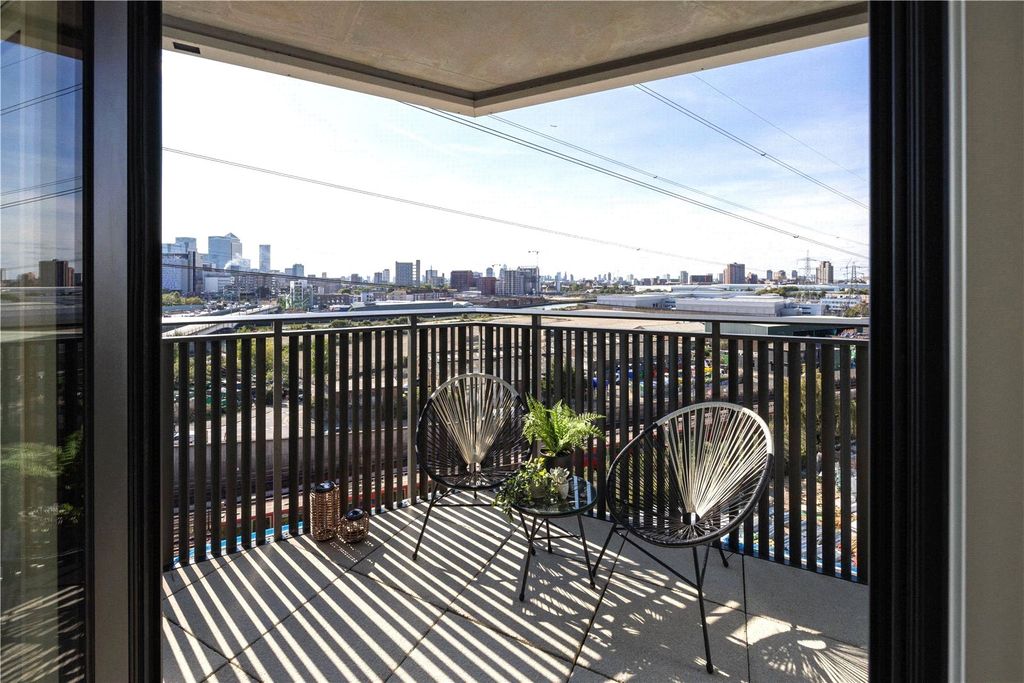 Property photo 3 of 17 Balcony