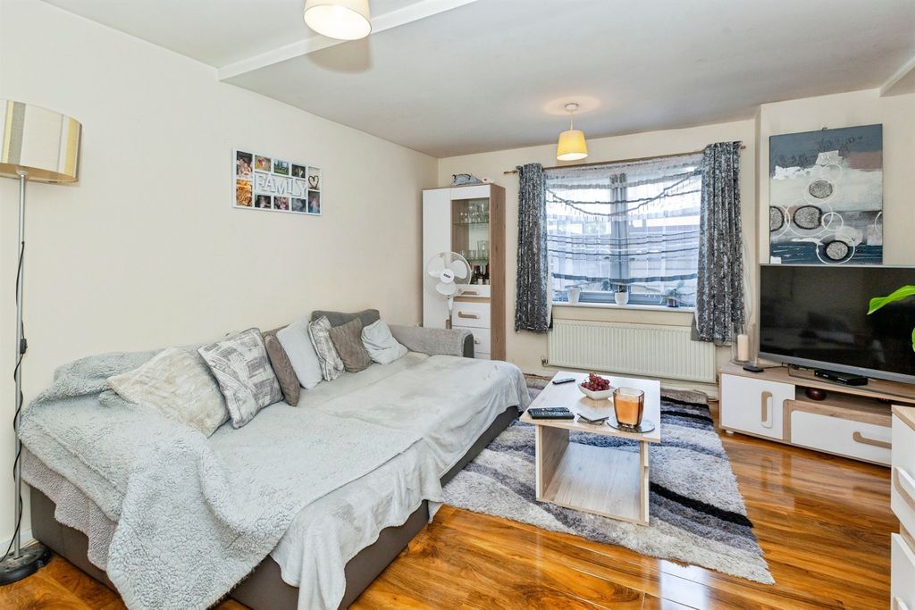 Property photo 2 of 17
