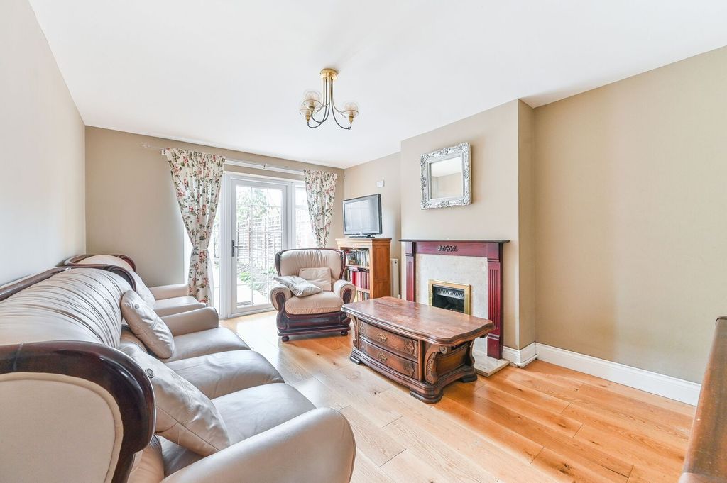 Property photo 2 of 11