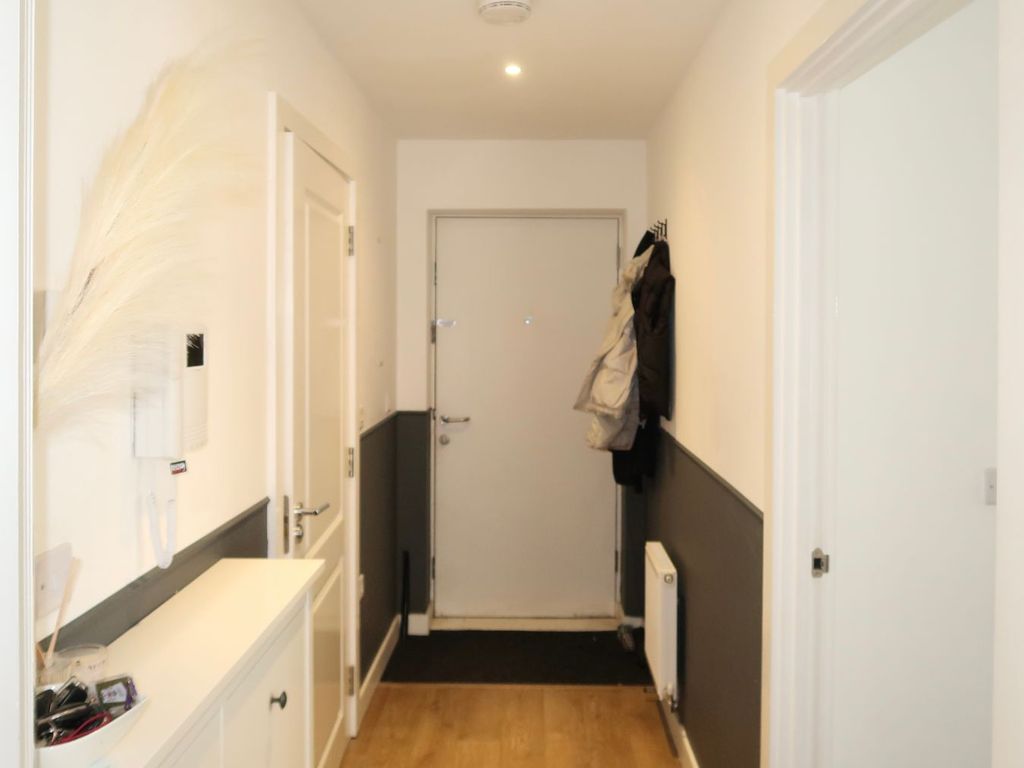 Property photo 2 of 31
