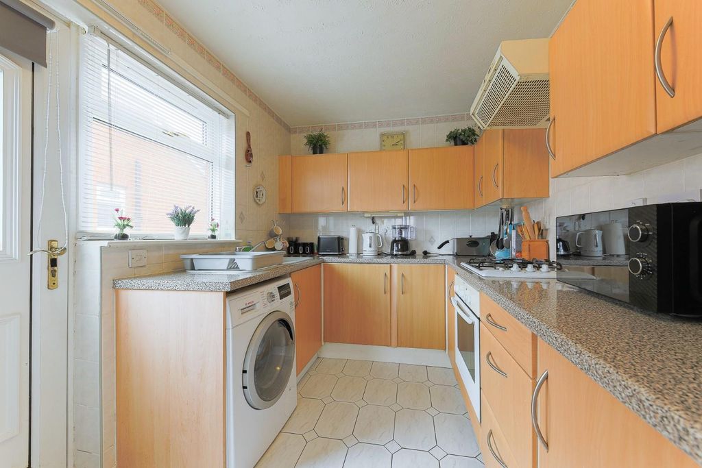 Property photo 2 of 8 Kitchen