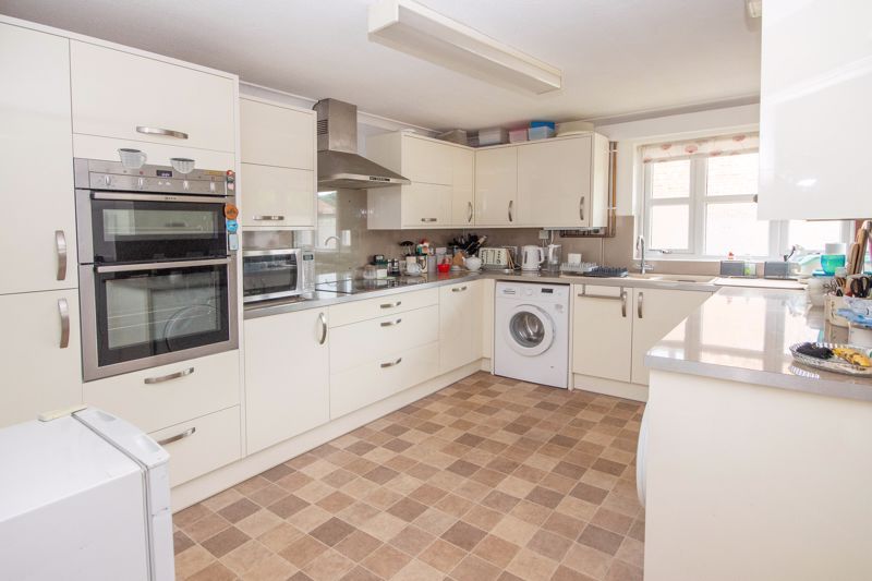 Property photo 3 of 12 Kitchen