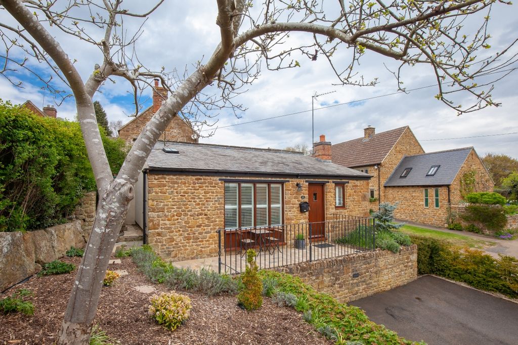 Property photo 1 of 7 159552