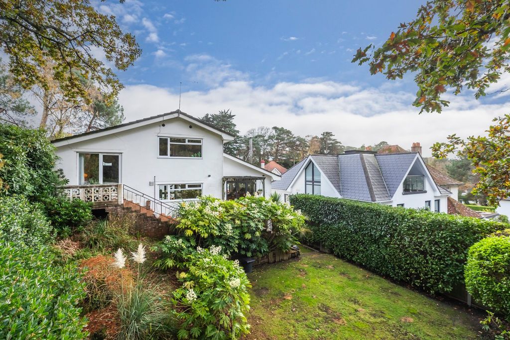 Property photo 2 of 40