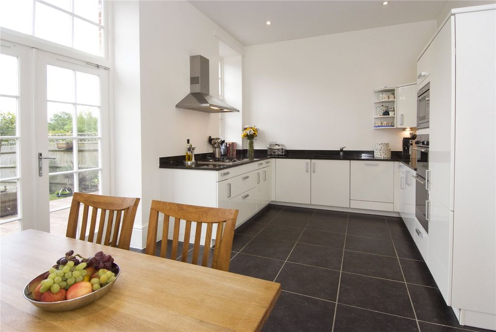 Property photo 3 of 9 Kitchen/Dining Room