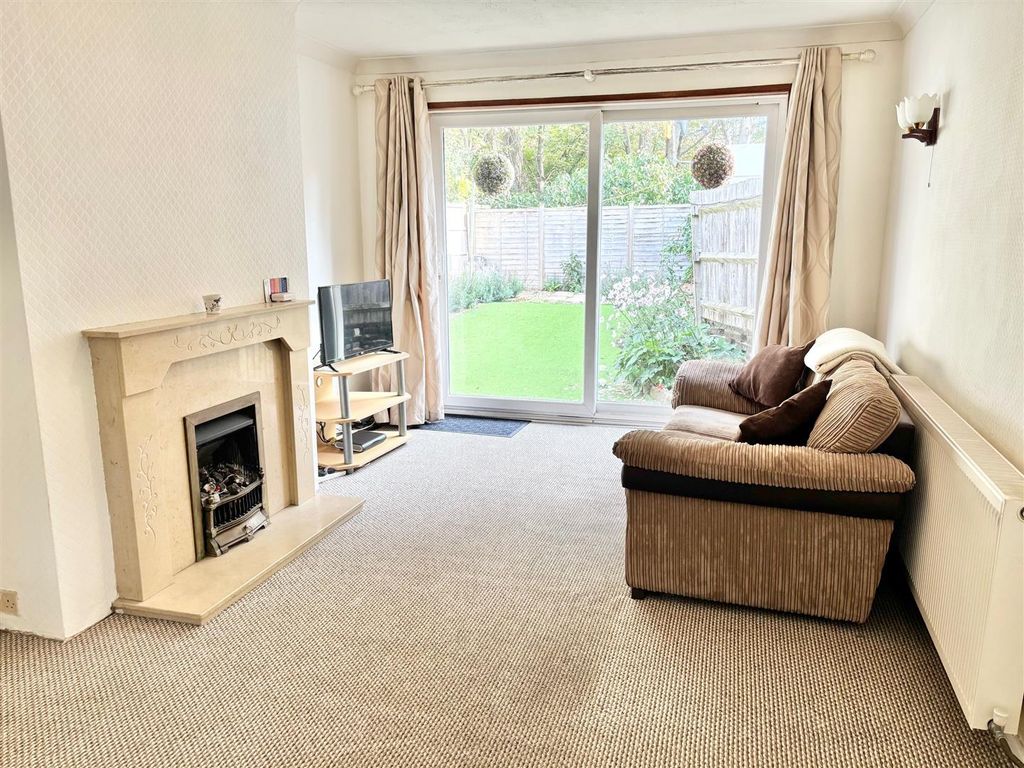 Property photo 3 of 11 Lounge.Jpg