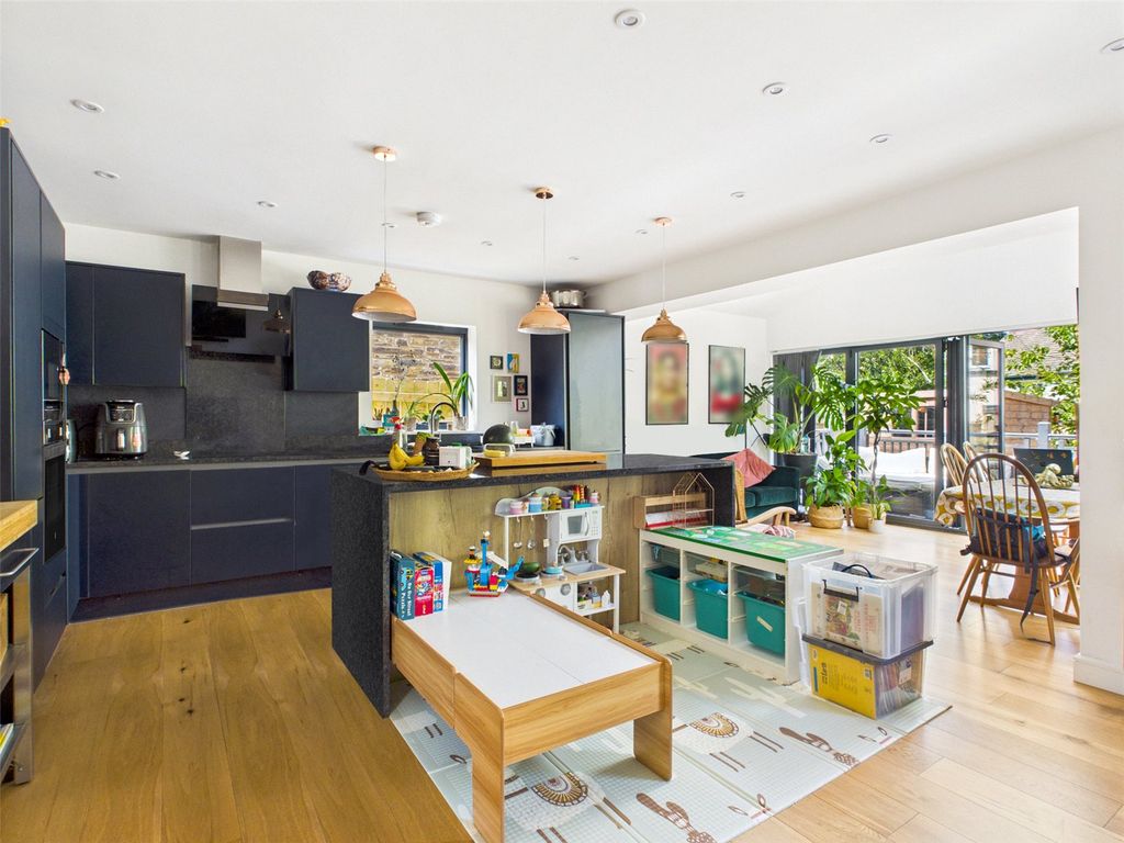 Property photo 2 of 12 Picture No. 02