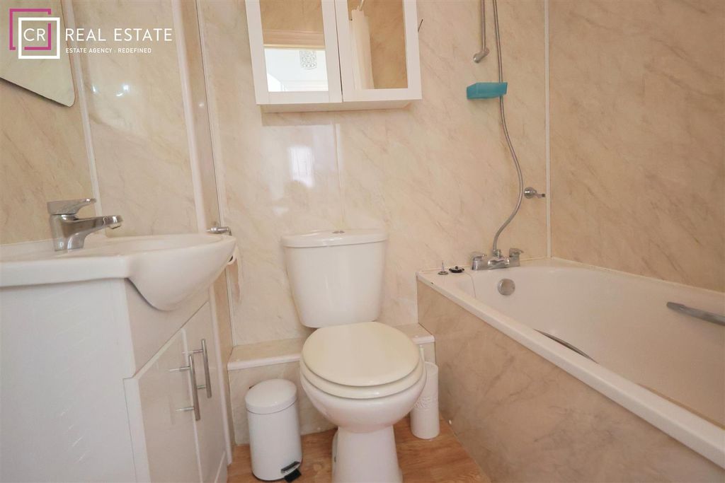 Property photo 3 of 7 Bathroom