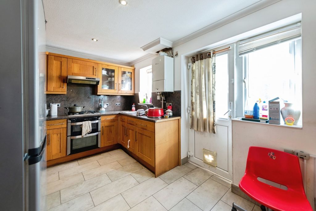 Property photo 3 of 11 Pbox-Img.Jpg