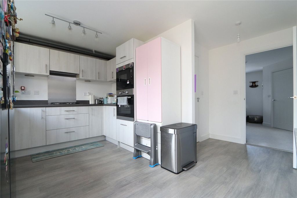 Property photo 3 of 16 Picture No. 10