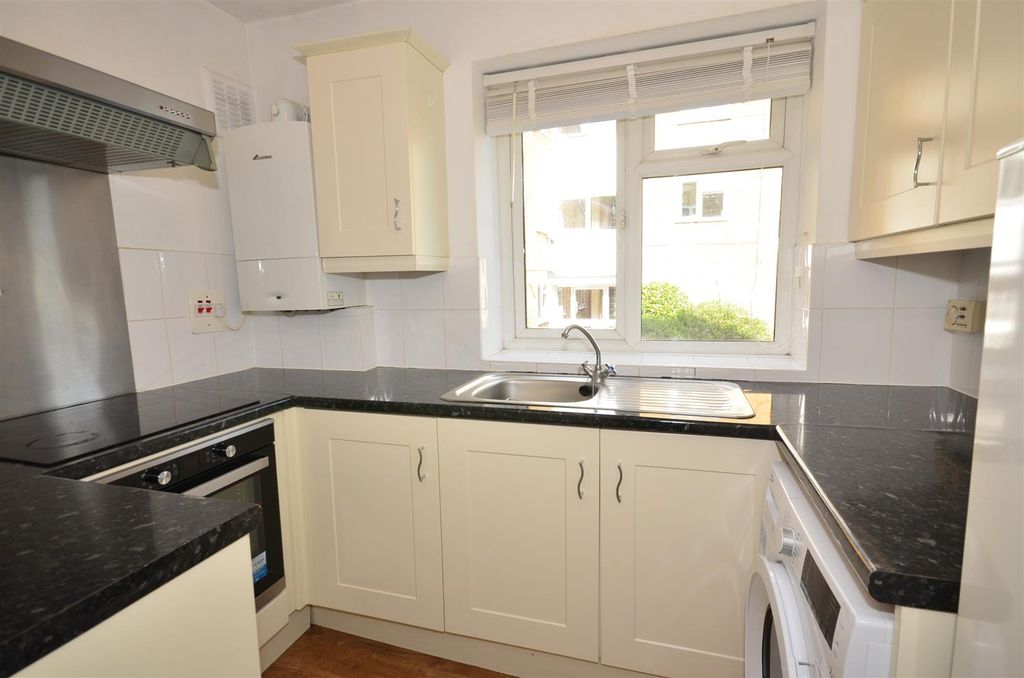 Property photo 1 of 7 Kitchen