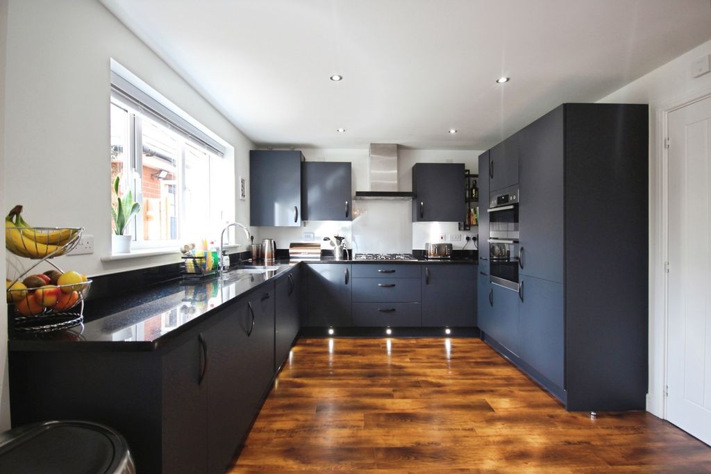 Property photo 3 of 22 Pbox-Img.Jpg