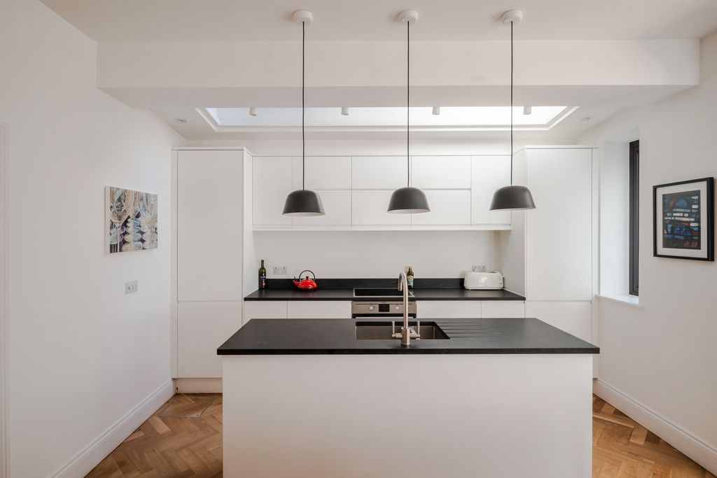 Property photo 3 of 17 336696 - 121A, Fentiman Road-18.Jpeg