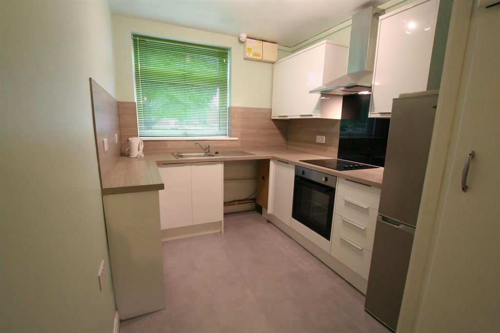 Property photo 3 of 7 Elmfieldgardens,27Kitchen.Jpg
