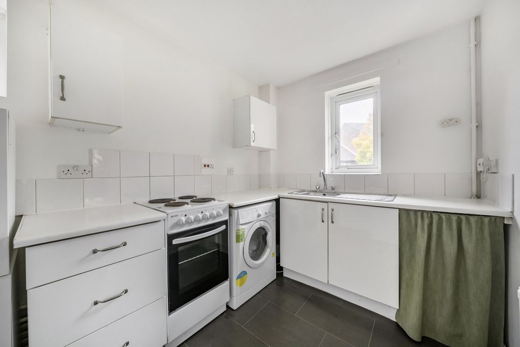 Property photo 3 of 12 Kitchen