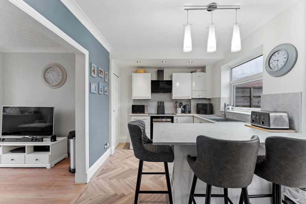 Property photo 2 of 24