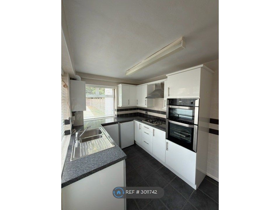 Property photo 1 of 12 Kitchen