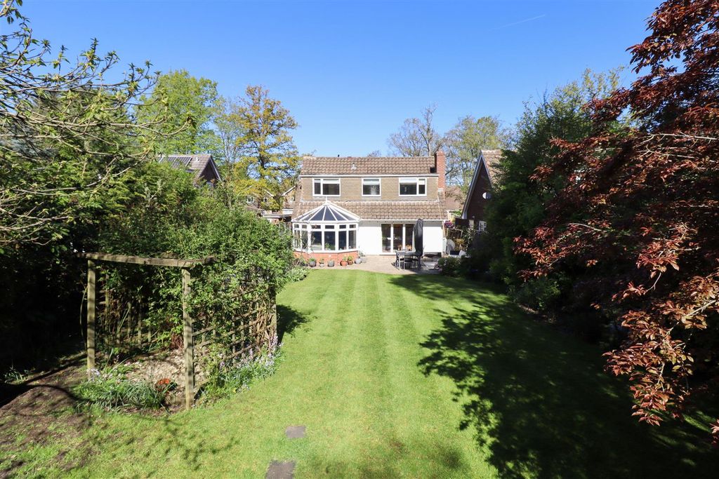 Property photo 2 of 25 Garden