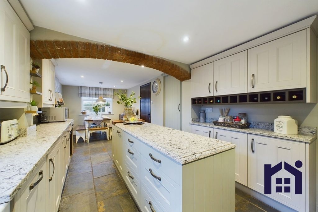 Property photo 3 of 32 Dining Kitchen