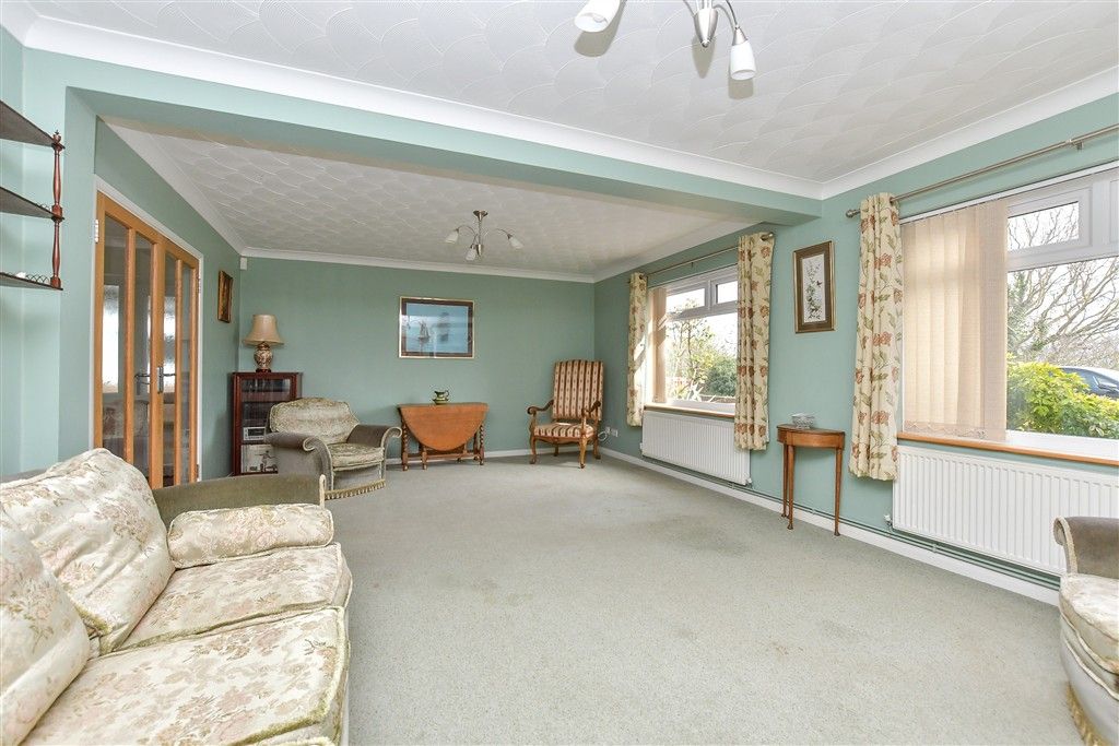 Property photo 3 of 13 Lounge