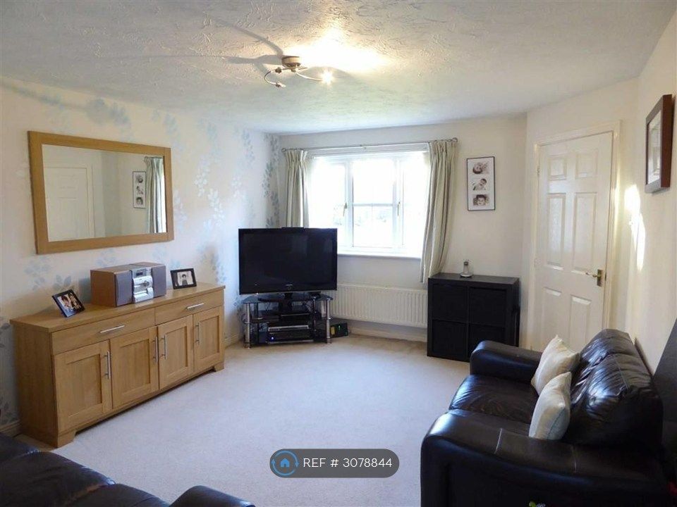 Property photo 2 of 10 Living Room