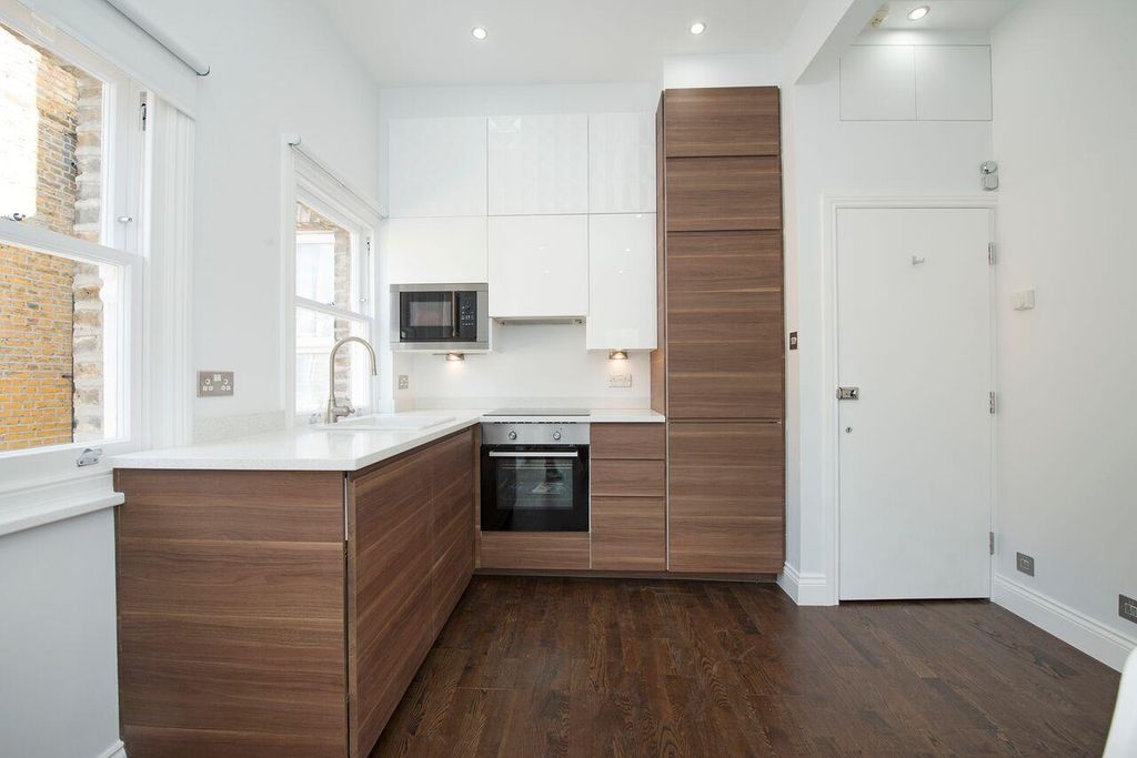 Property photo 2 of 6 Helliwell &amp; Co.