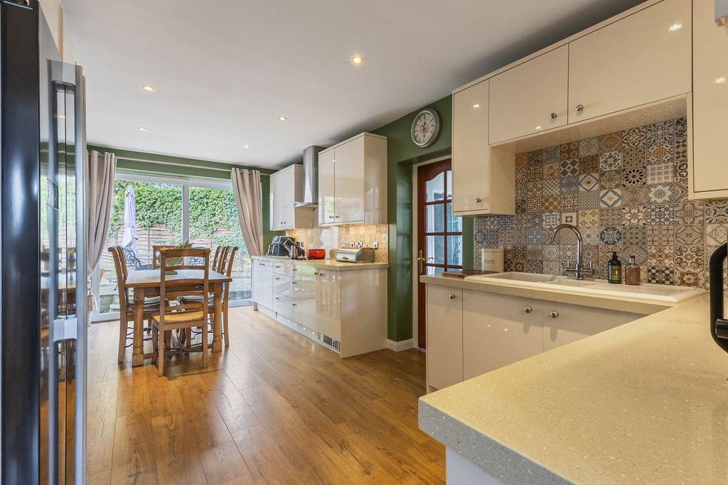 Property photo 2 of 27