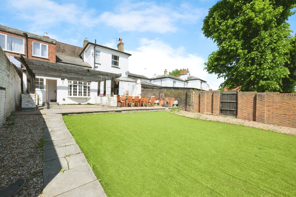 Property photo 1 of 18