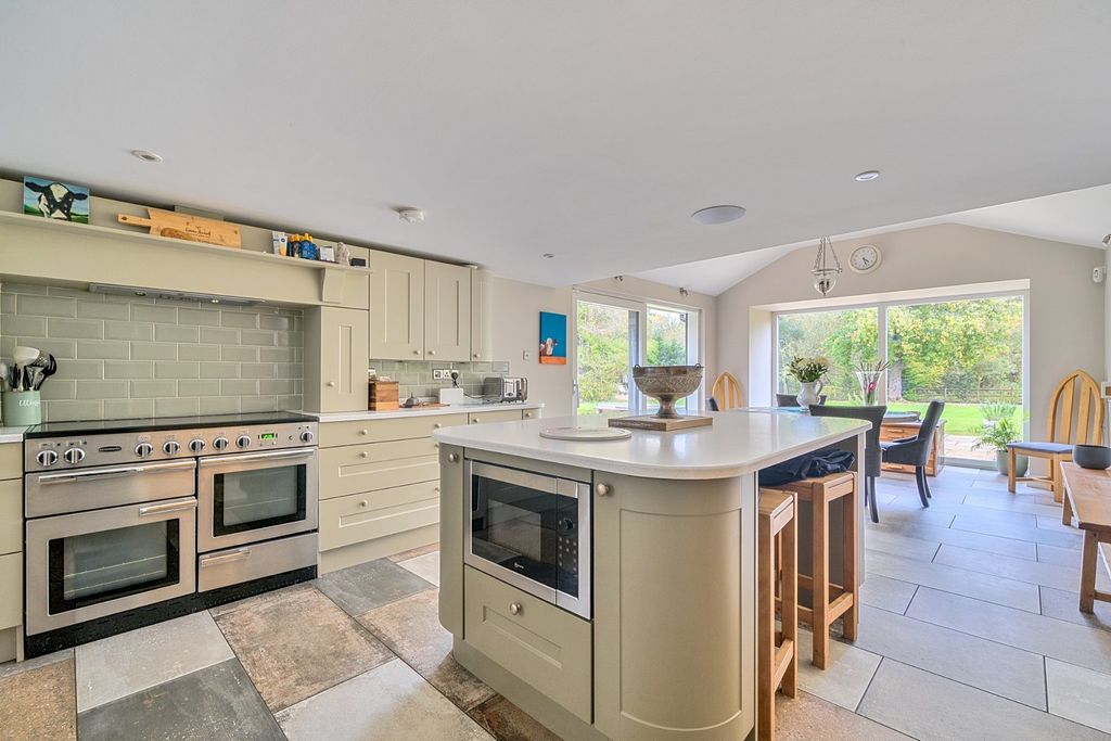 Property photo 3 of 37 Picture No. 09