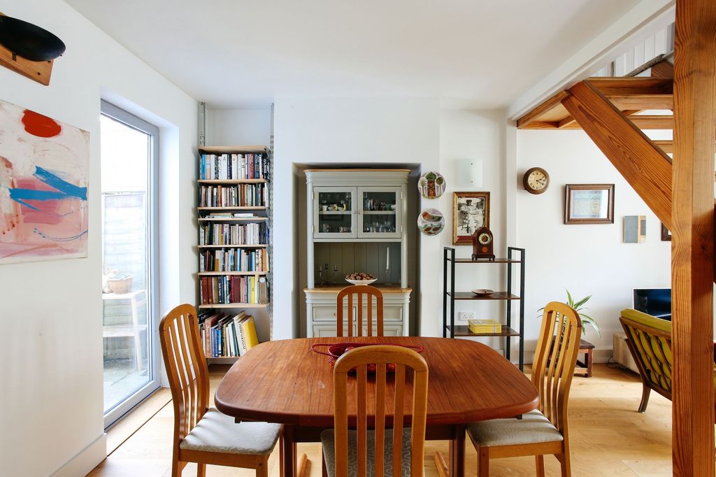 Property photo 3 of 41