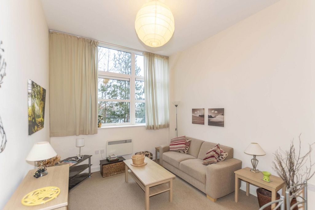 Property photo 2 of 8