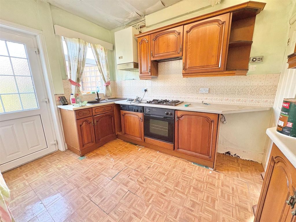 Property photo 3 of 10 Kitchen.Jpg