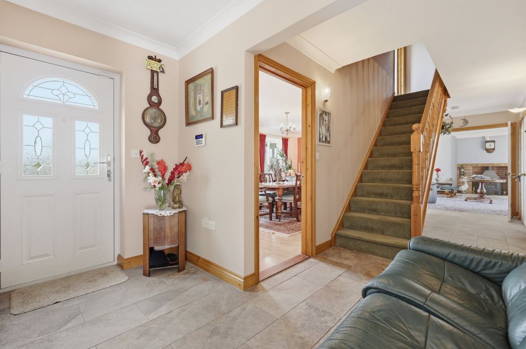 Property photo 3 of 40 Hall